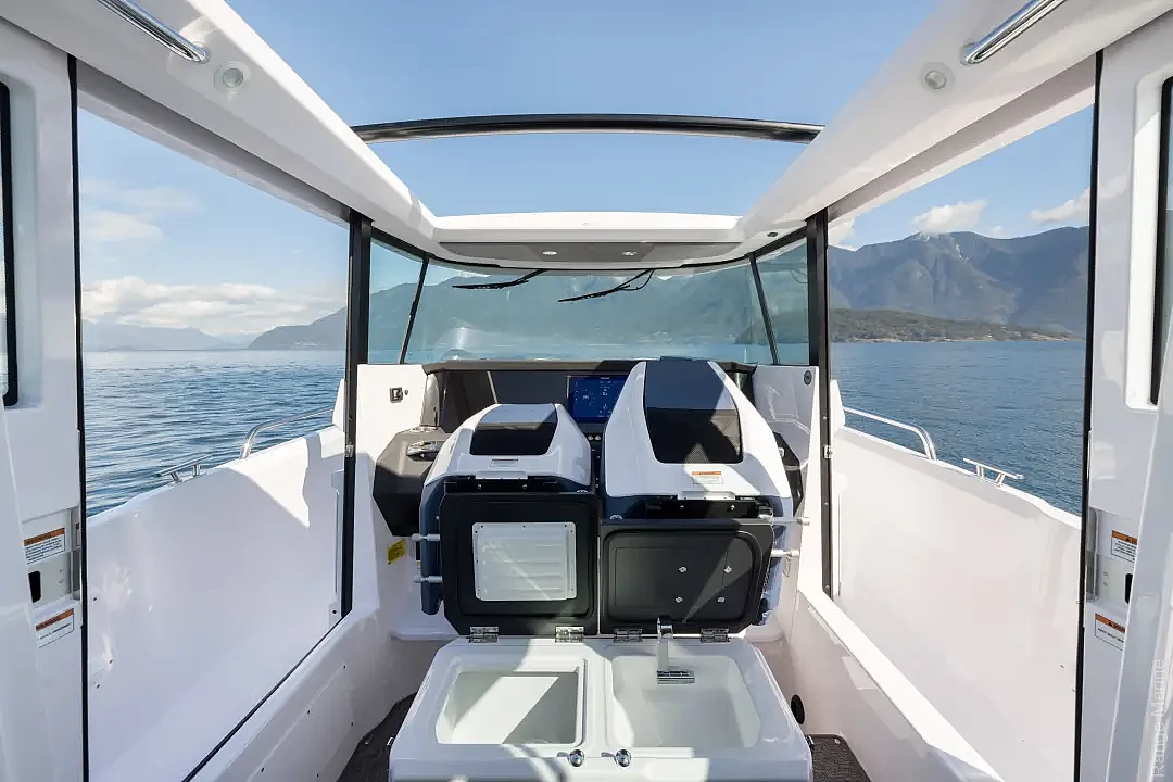 axopar-29-xc-cross-cabin-g08-wheelhouse